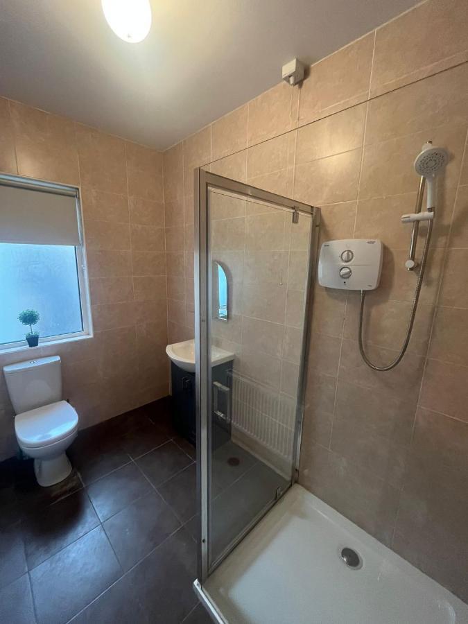 Yeats Lodge Self Catering Apartment And Bar Голвей Екстер'єр фото