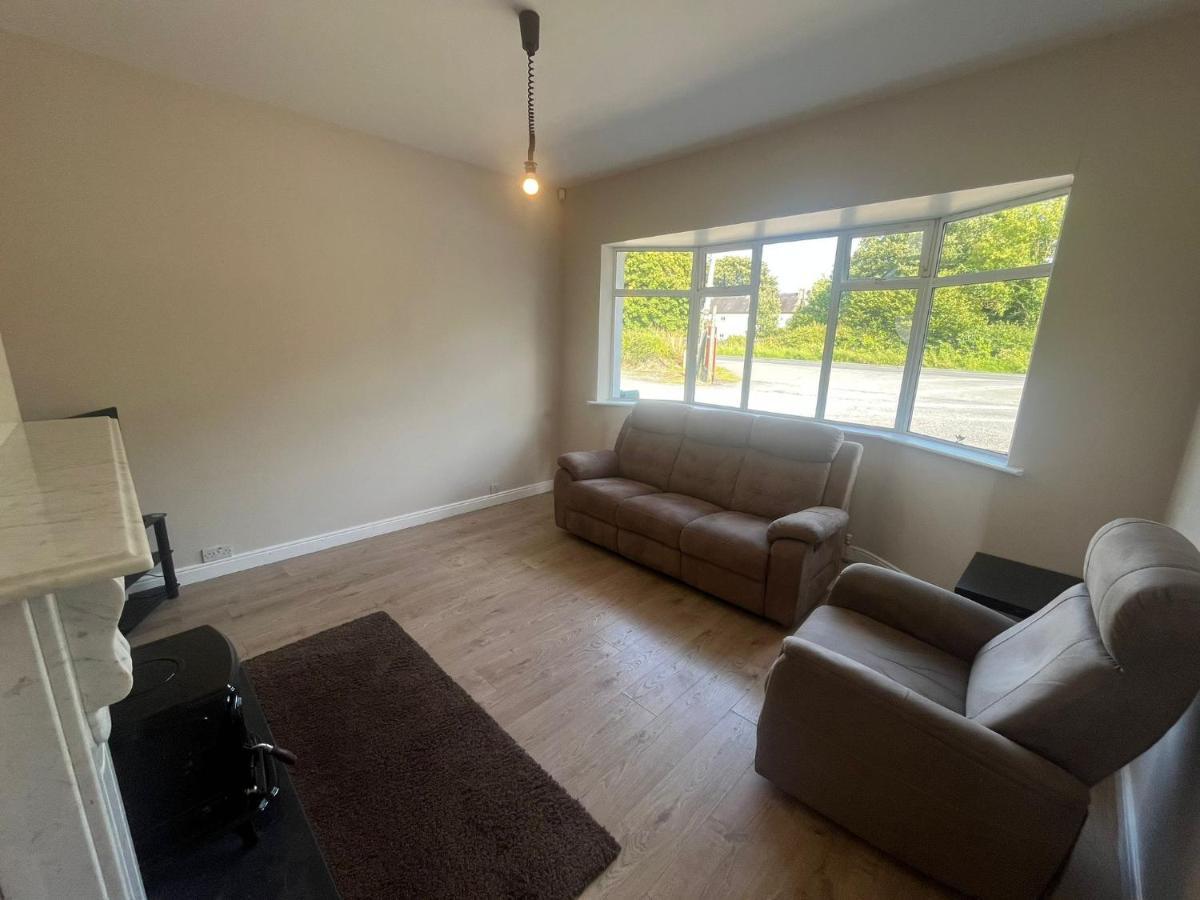 Yeats Lodge Self Catering Apartment And Bar Голвей Екстер'єр фото