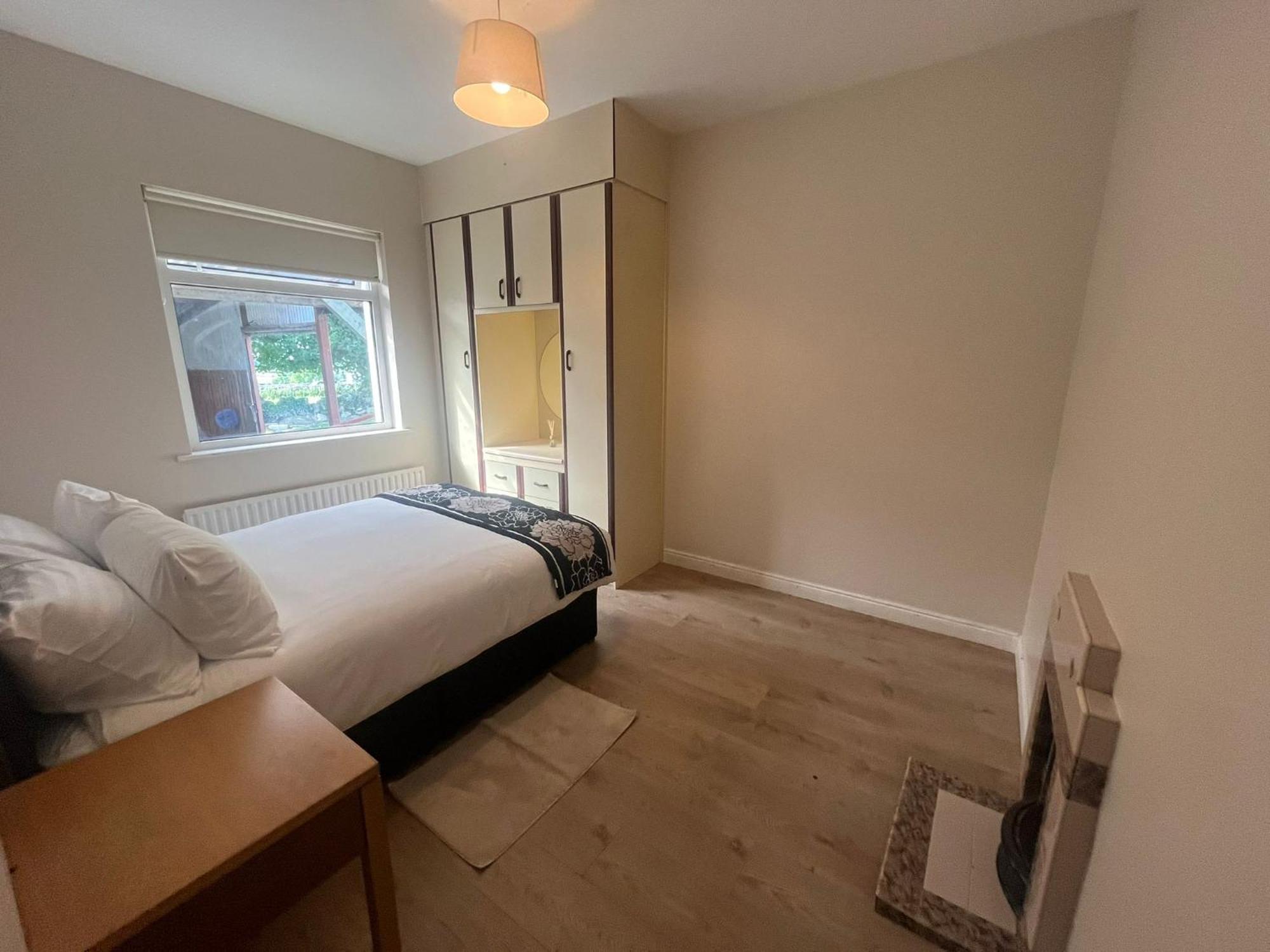 Yeats Lodge Self Catering Apartment And Bar Голвей Екстер'єр фото
