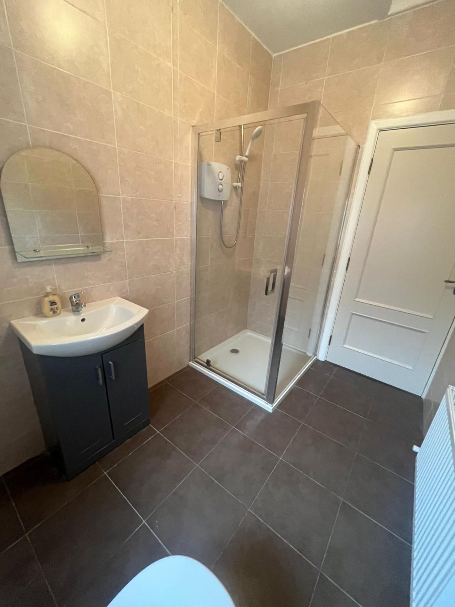 Yeats Lodge Self Catering Apartment And Bar Голвей Екстер'єр фото