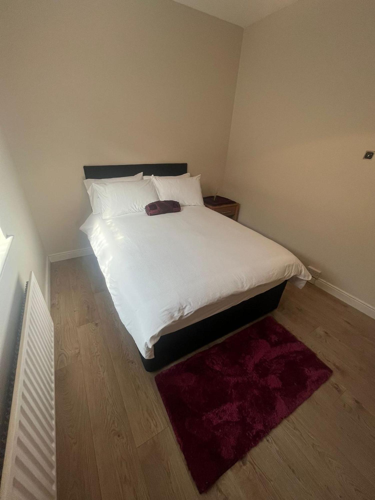 Yeats Lodge Self Catering Apartment And Bar Голвей Екстер'єр фото