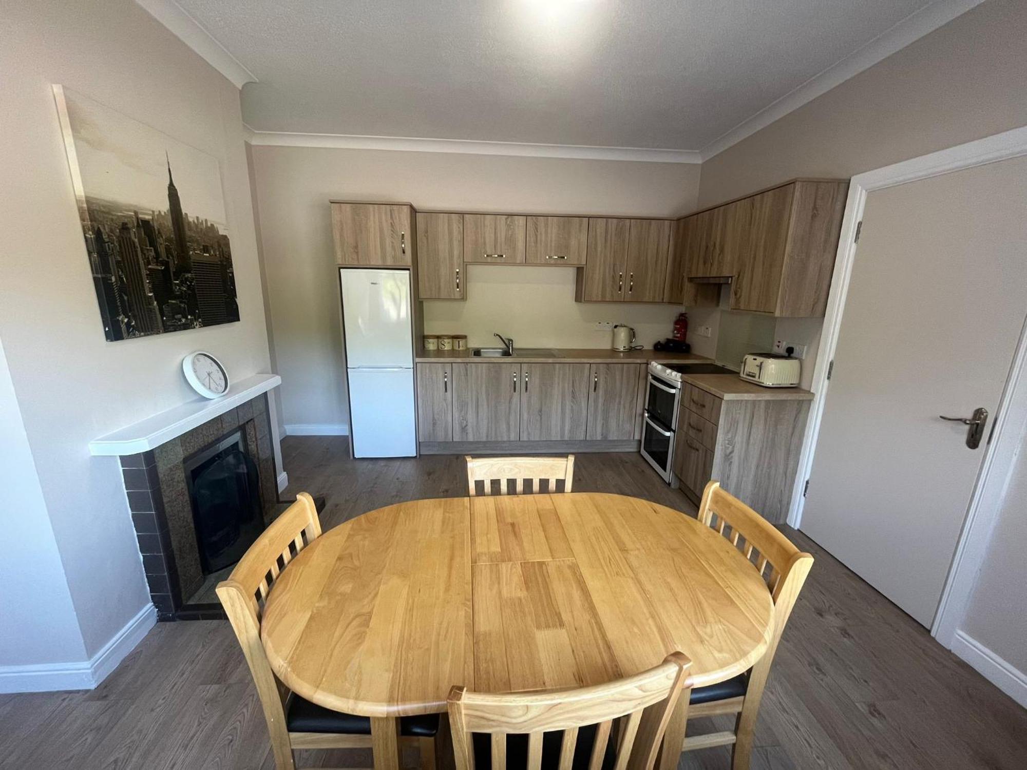 Yeats Lodge Self Catering Apartment And Bar Голвей Екстер'єр фото