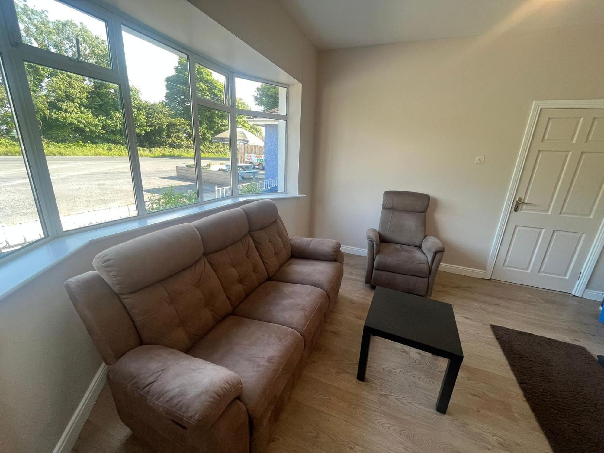 Yeats Lodge Self Catering Apartment And Bar Голвей Екстер'єр фото